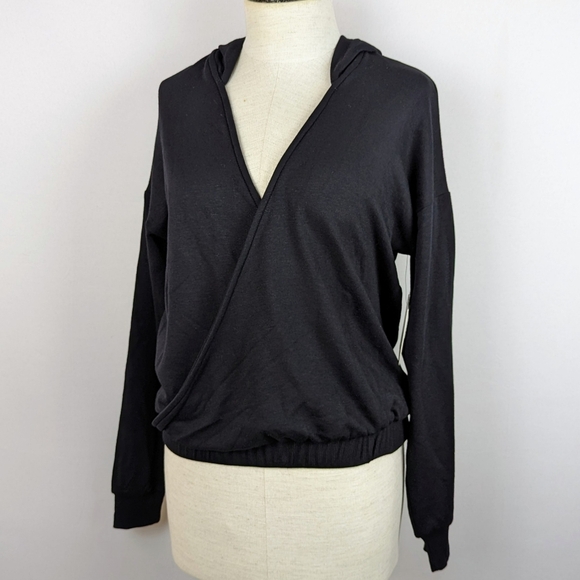 Beyond Yoga Hoodie Cross Your Heart Surplice V-Neck Elasticized Hem Black XS NWT - Picture 9 of 13